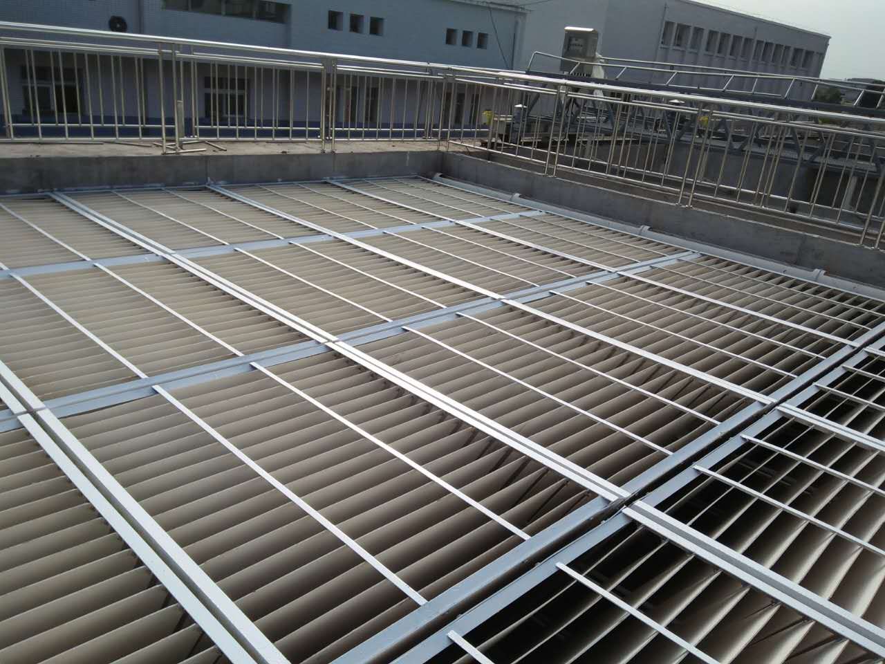 浮沉池斜板安裝