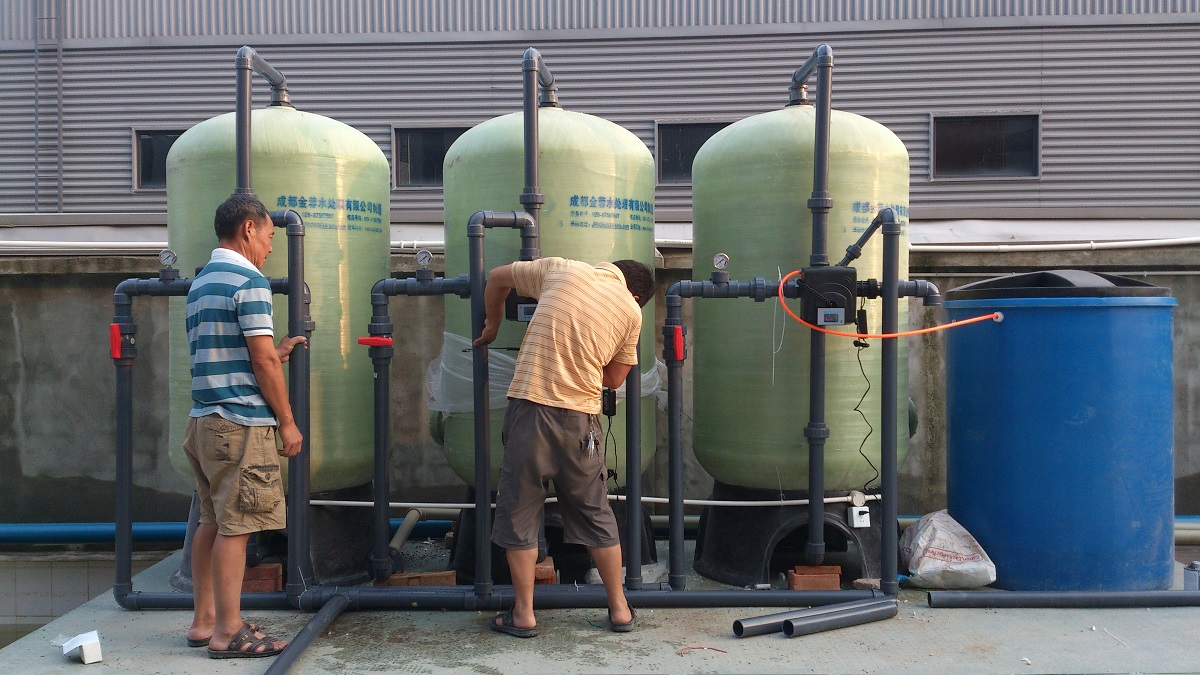 地下水出鐵錳軟化處理設(shè)備 10噸每小時(shí)安裝現(xiàn)場(chǎng)